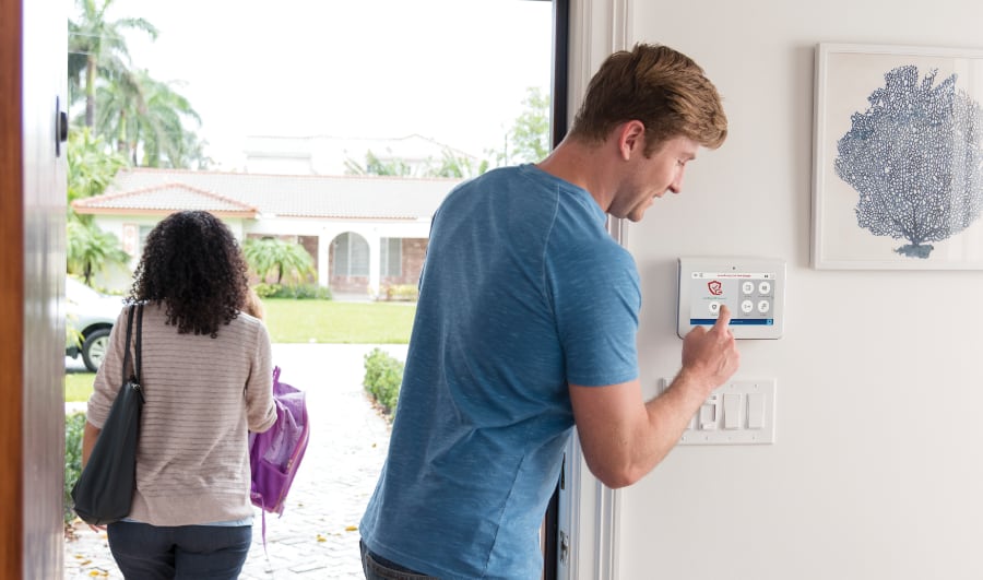 Reasons to get a monitored alarm system in Santa Clarita